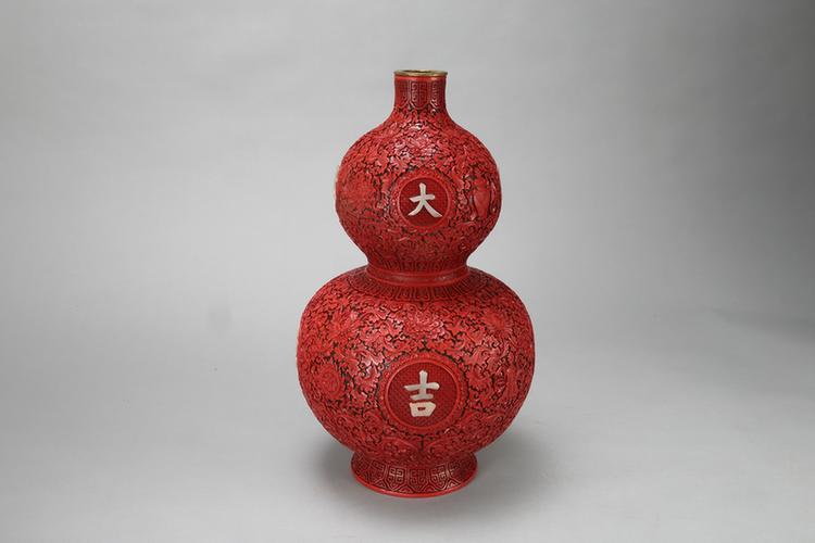 剔红缠枝莲八宝纹嵌玉大吉葫芦式瓶