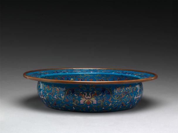 画珐琅勾莲夔龙纹面盆
