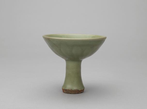 龙泉窑青釉刻花高足碗