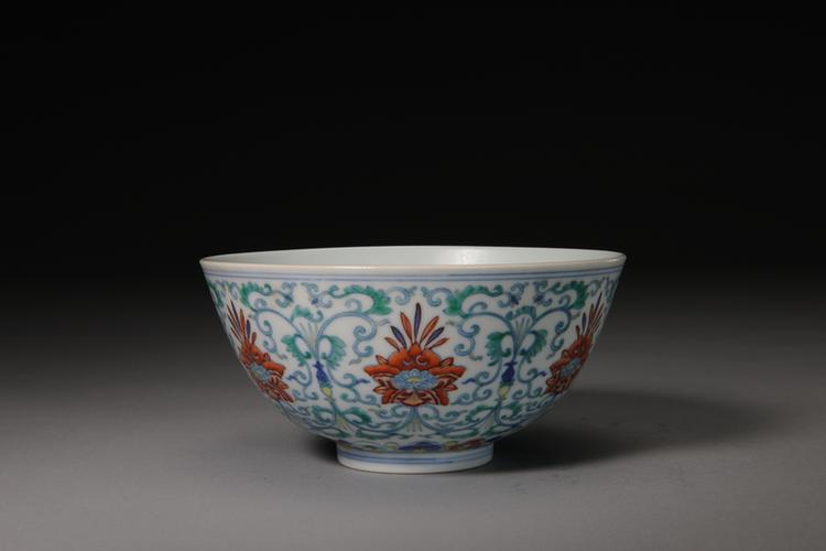 道光款斗彩宝相花纹碗