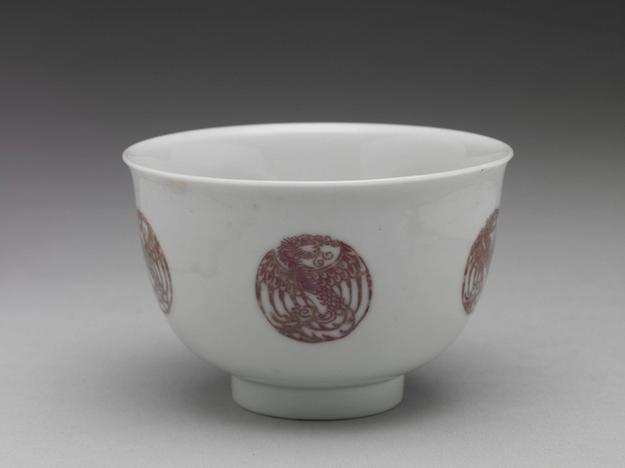 康熙 白地描红团凤纹盅-2