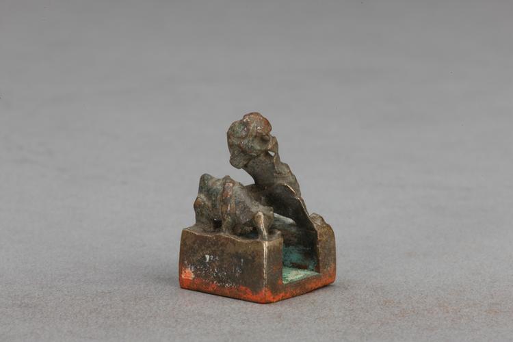 “侯位子印”辟邪钮铜印