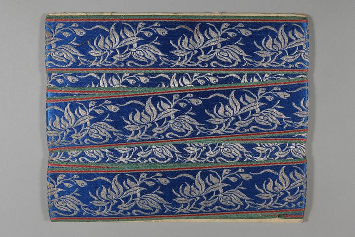 品蓝色缎地织银兰花纹绦