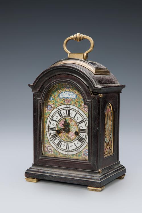 车棚式木楼小座钟