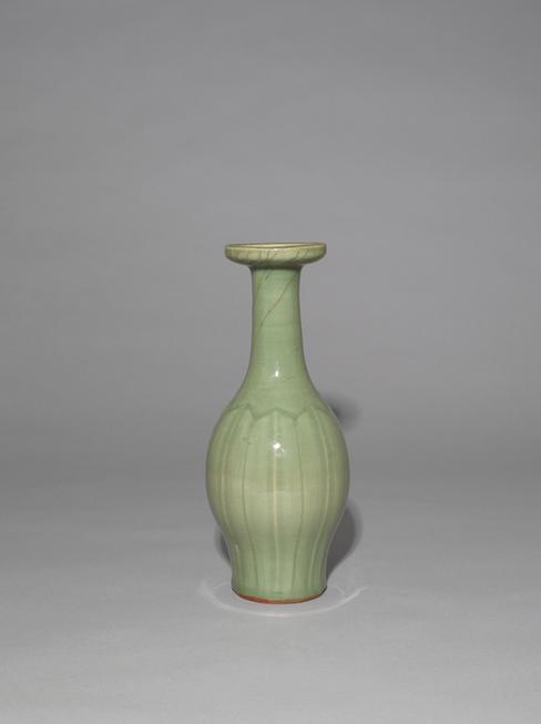 龙泉窑青釉盘口瓶