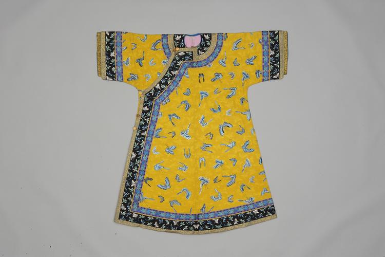 明黄色绸绣三蓝百蝶纹棉衬衣