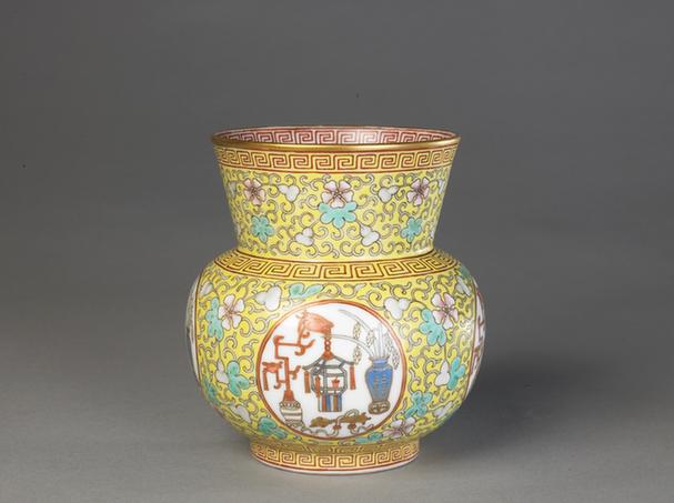 黄地粉彩葫芦万代开光五谷丰登纹渣斗