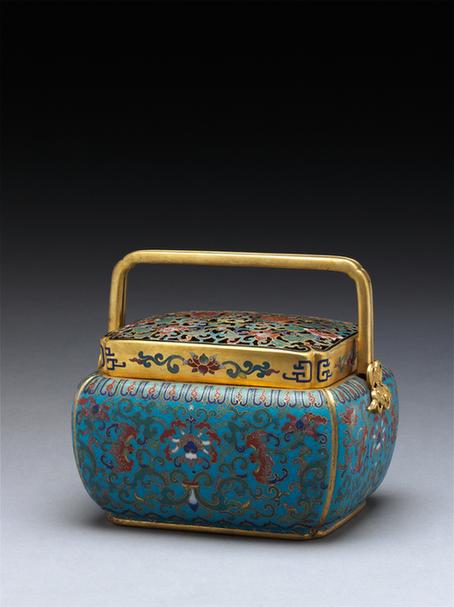 掐丝珐琅勾莲蝙蝠纹长方手炉