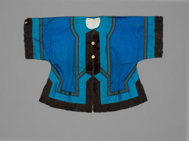 月白色素缎镶貂皮边对襟夹马褂