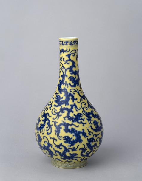 黄地青花夔凤纹胆式瓶