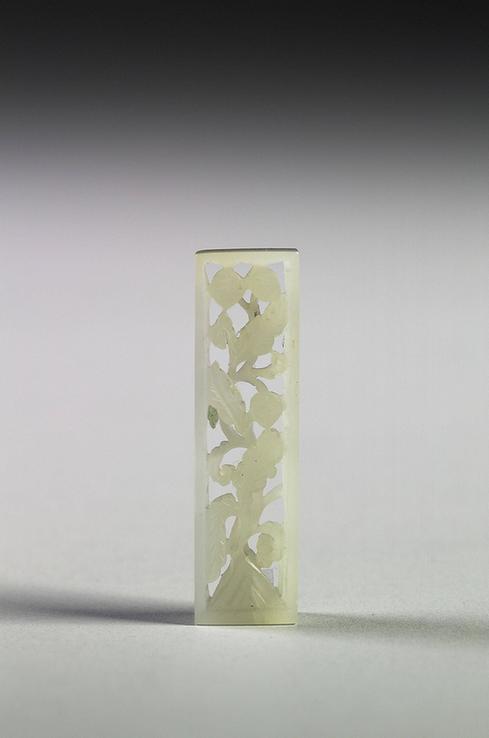 玉鱼龙花草纹带饰-18