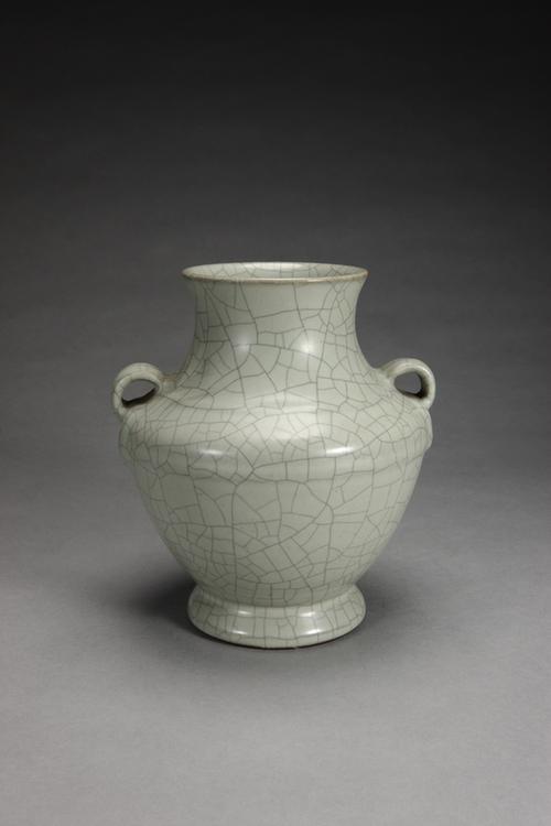 雍正款仿哥釉双耳暗环尊