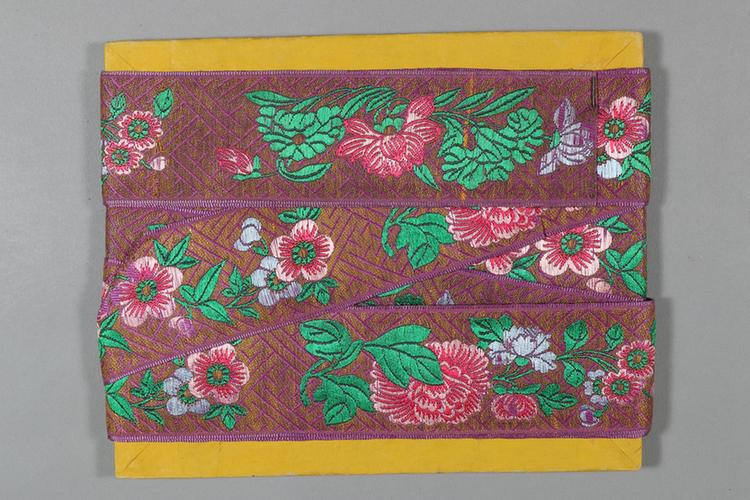 红灰色缎地万字石竹牡丹纹绦