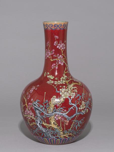 嘉庆款粉彩梅竹纹直颈瓶