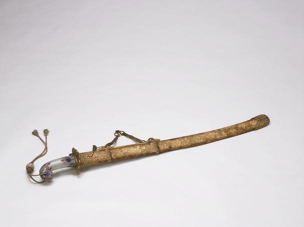 玉嵌料石花柄金桃皮鞘继辅腰刀