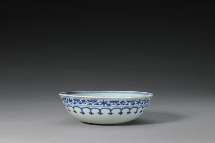 万历款青花宝相花纹卧足碗