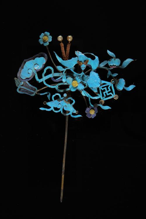 点翠花卉鸟蝶纹头花