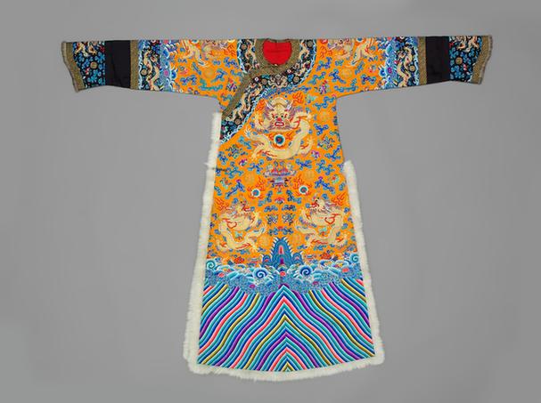 杏黄色缎绣彩云金龙纹女夹龙袍