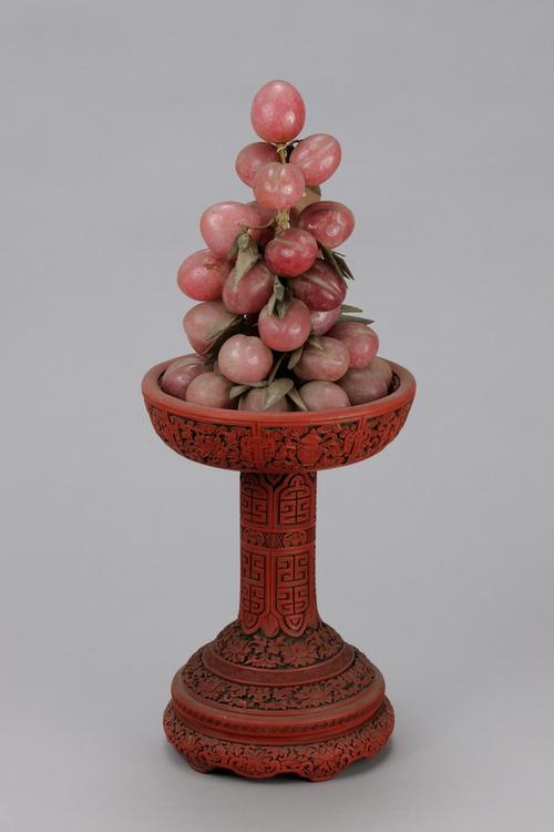 剔红勾莲八宝纹供盘