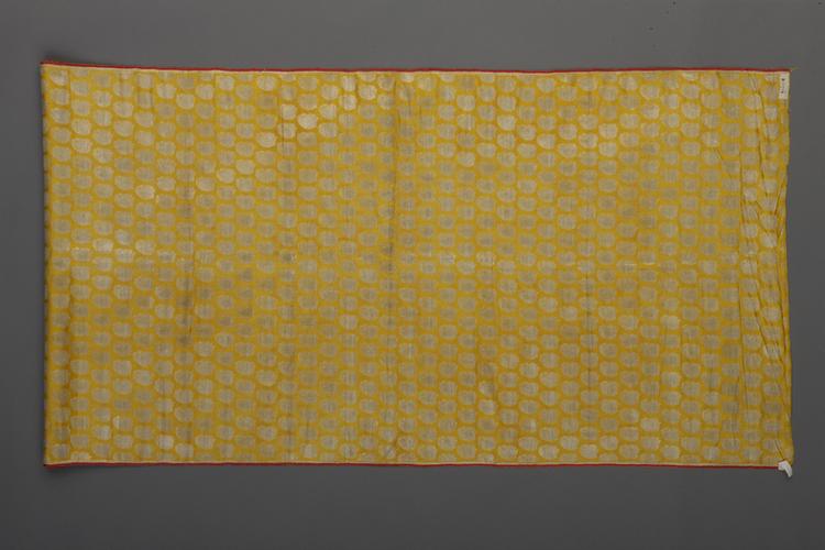 黄色银胡桃纹回回织金绸