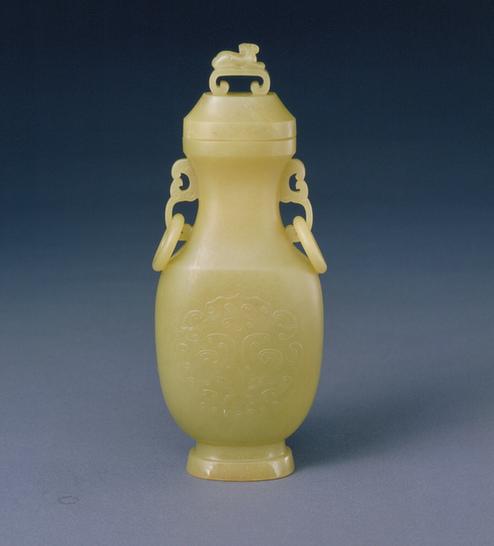 乾隆款黄玉双耳衔活环带盖瓶