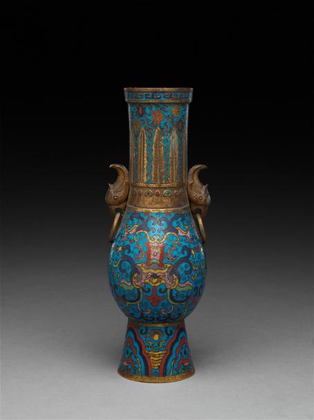 掐丝珐琅夔纹象耳瓶