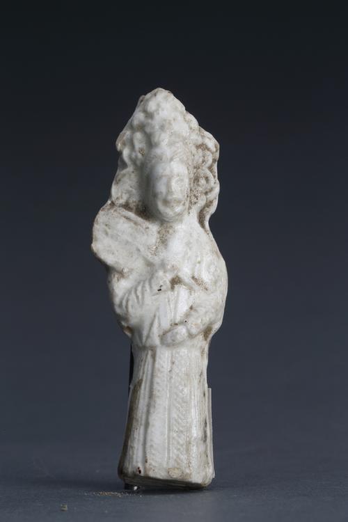 白釉瓷女人立像