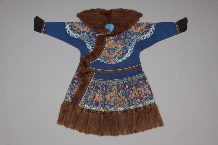 蓝色缂丝彩云金龙纹貂皮边男夹朝袍