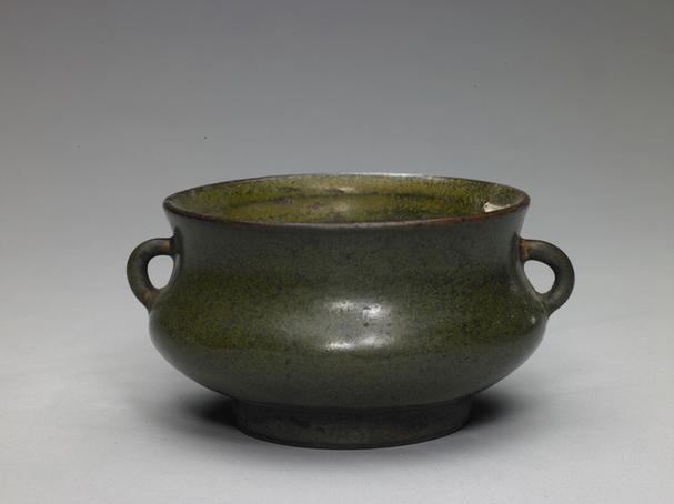 鳝鱼青釉双耳瓷炉