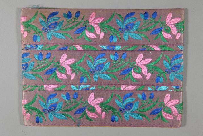 雪灰色缎地淡彩朵兰纹绦