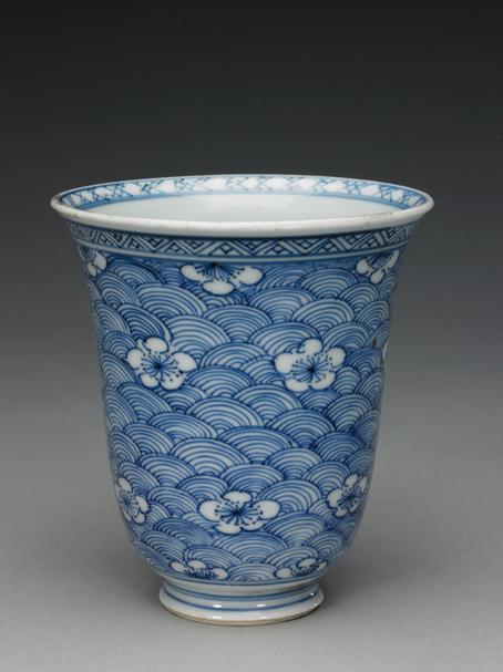 成化款青花海水梅花纹铃铛杯