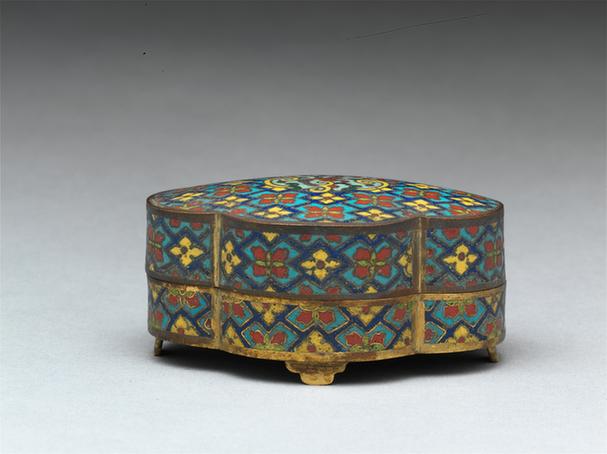 掐丝珐琅锦纹海棠式盒