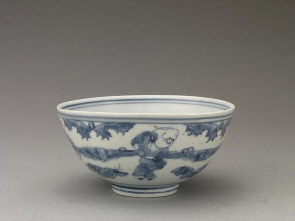 永保长春款青花婴戏图碗