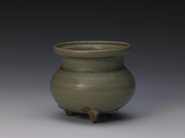 耀州窑青釉盘口三足炉