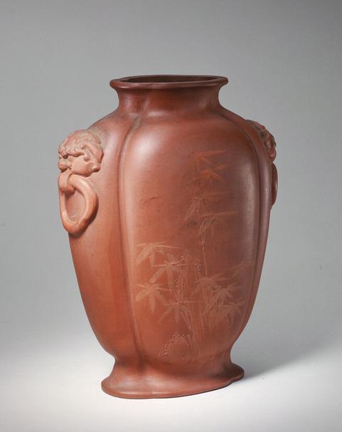 宜兴窑紫砂凸花竹虫纹海棠式瓶