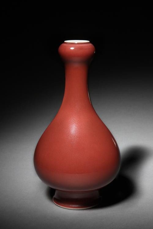 雍正款祭红釉蒜头瓶