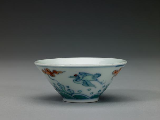 成化款斗彩云鹤纹小杯