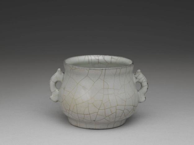 月白青瓷鱼耳炉