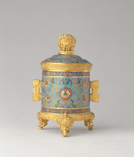 乾隆款珐琅缠枝莲纹三象足盖炉