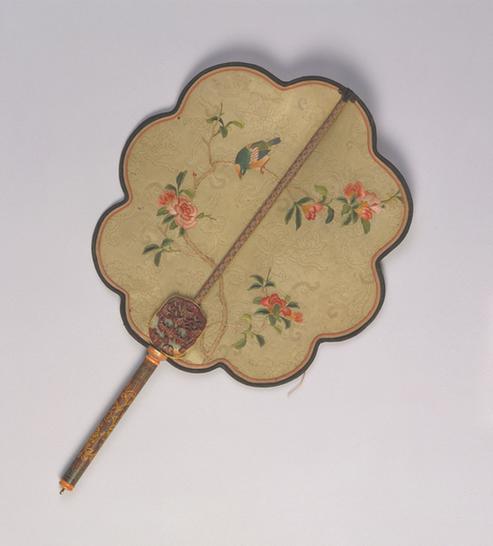 竹柄纱地堆绫加绣花鸟石榴扇