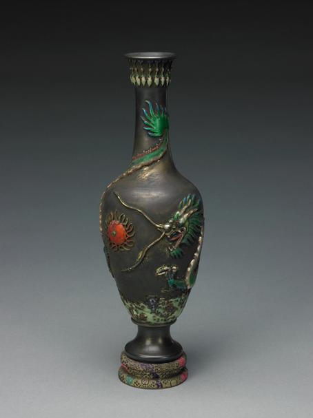 银烧蓝龙戏珠纹长颈瓶