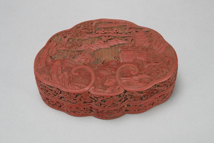 剔红八宝纹云头式盒