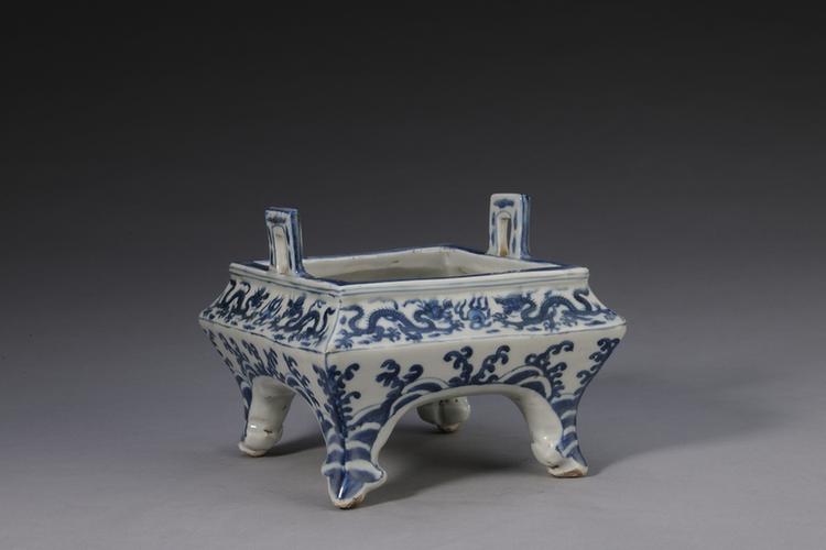 万历款青花海水云龙纹方鼎