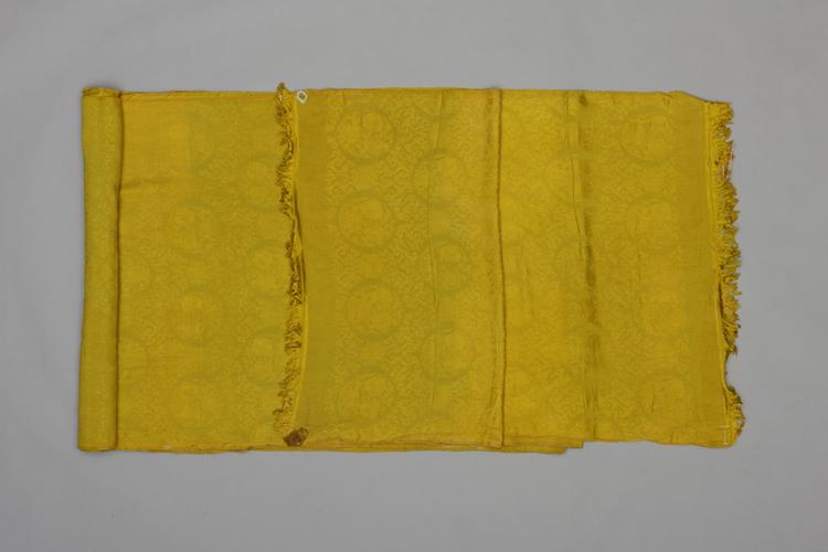 茶色团三多勾莲纹春绸