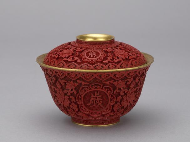 剔红长春万岁缠枝莲纹铜里盖碗