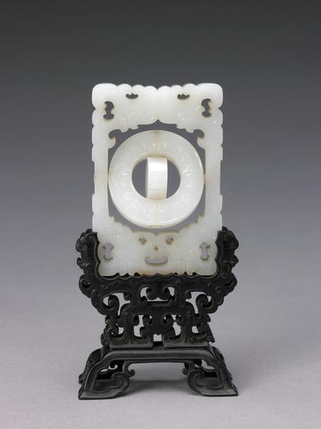 青玉夔龙纹转心式长方插屏