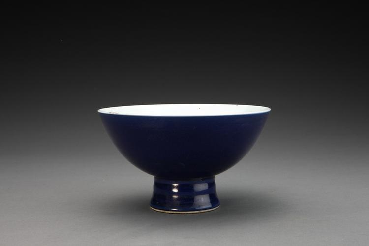 雍正款祭蓝釉高足碗
