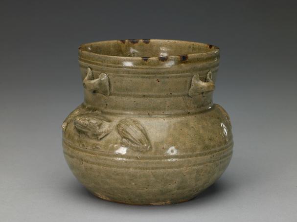 青釉塑贴蛙纹四系渣斗