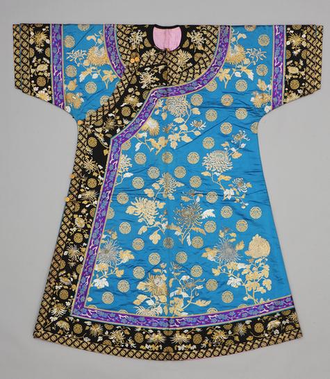 品月色缎平金银团寿菊花棉衬衣