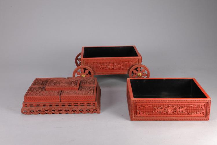 剔红锦纹嵌石车式套盒